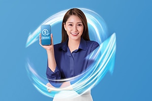 一名面帶笑容的Citibank客戶對Citi特快現金感興趣